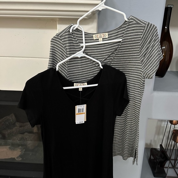 2 shirts one with tag 1 without both new from macys - Picture 3 of 3